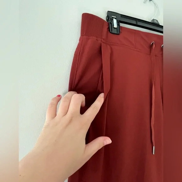 Athleta Women's Midtown Lightweight Athleisure Ankle Pant in Dried Cinnamon - Picture 5 of 12